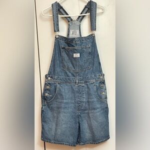 LEVI’S BLUE JEAN SHORT OVERALLS, size L